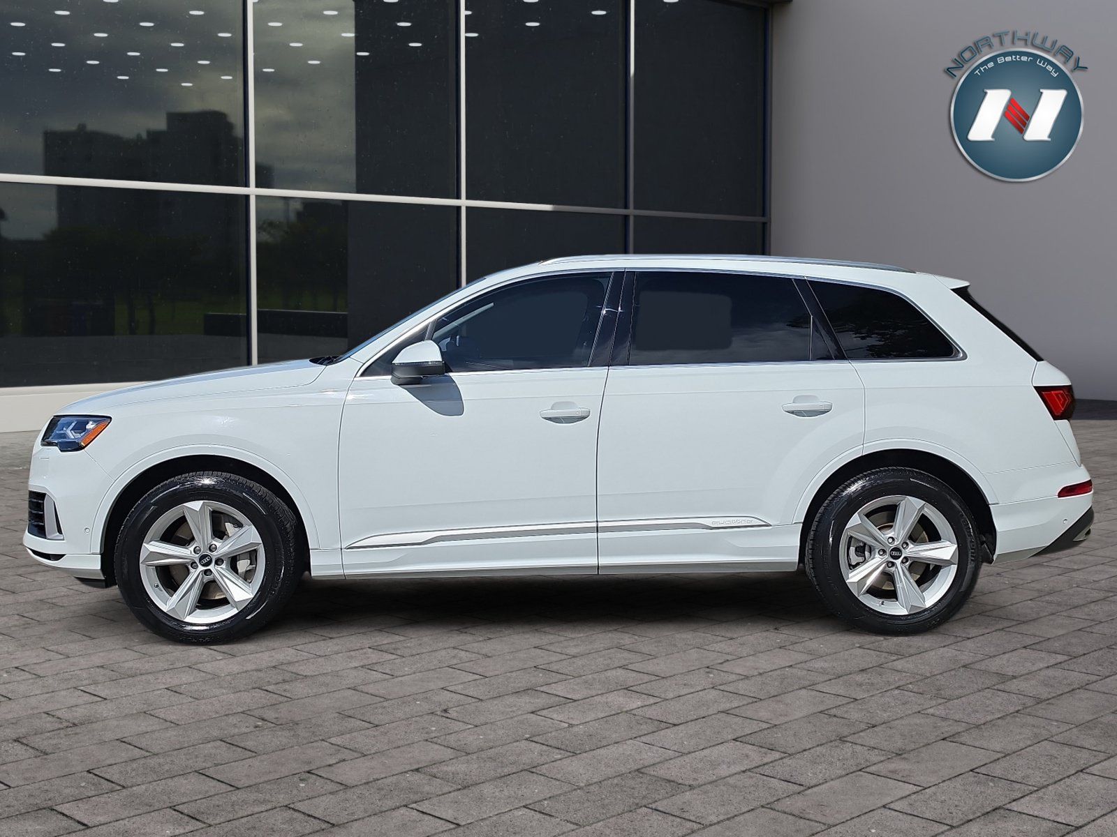 Used 2022 Audi Q7 2.0T Premium Plus w/ Premium Plus Package AWD/4WD image 2
