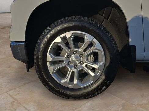 Used 2024 Chevrolet Silverado 1500 LTZ w/ LTZ Convenience Package II AWD/4WD image 14