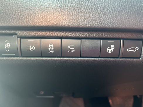 Used 2021 Toyota Venza Limited w/ Advanced Technology Package image 20