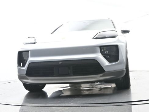 Certified 2025 Porsche Macan Electric RWD image 56