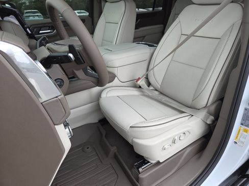 New 2026 GMC Yukon XL Denali w/ LPO, Floor Liner Package AWD/4WD image 27