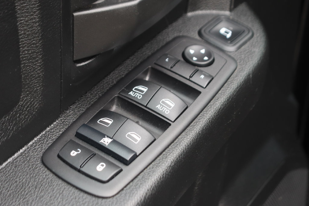 Used 2024 RAM 3500 Tradesman w/ Chrome Appearance Group AWD/4WD image 17