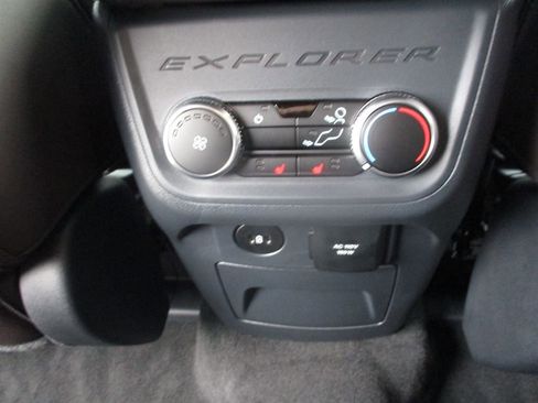 New 2026 Ford Explorer Platinum image 13