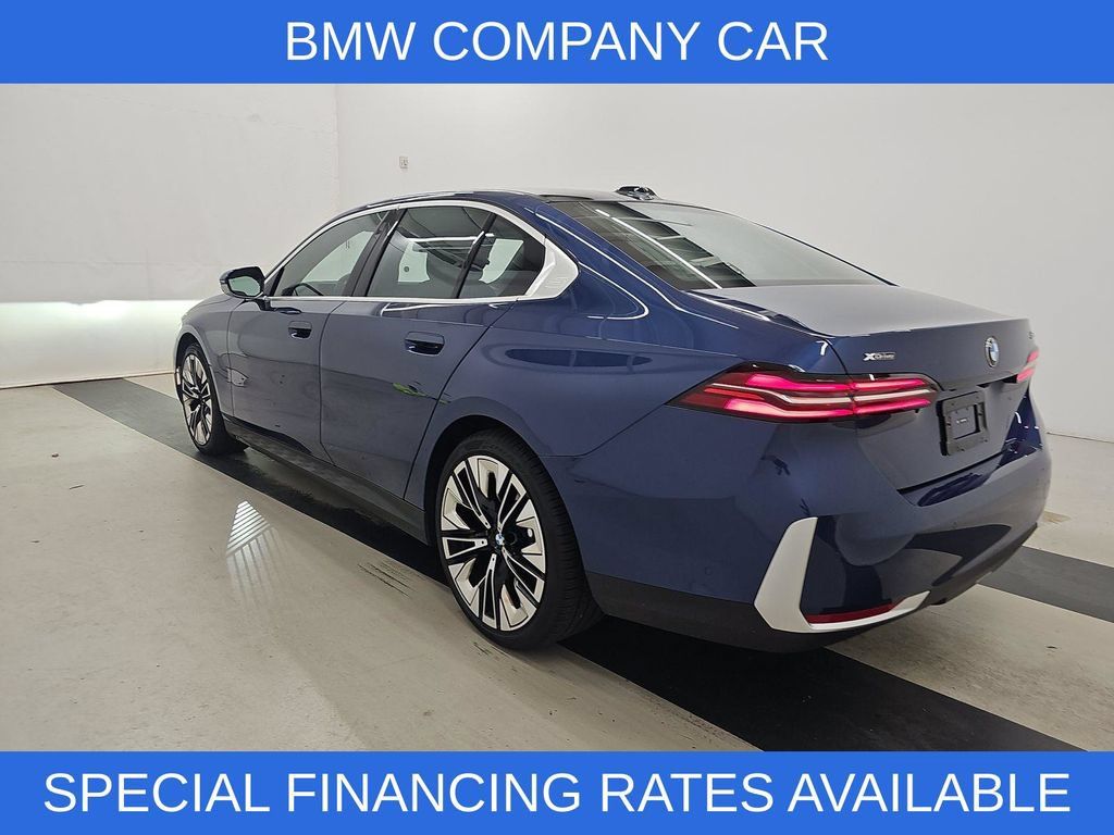 Used 2027 BMW 540i xDrive AWD/4WD image 6