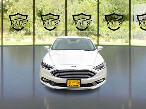 Used 2018 Ford Fusion Titanium image 2