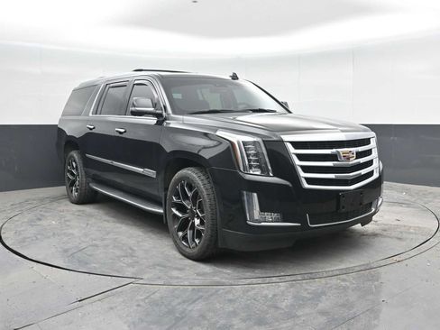 Used 2018 Cadillac Escalade ESV Luxury AWD/4WD image 7