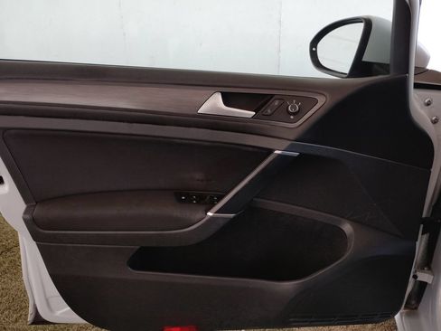 Used 2018 Volkswagen Golf S FWD image 20