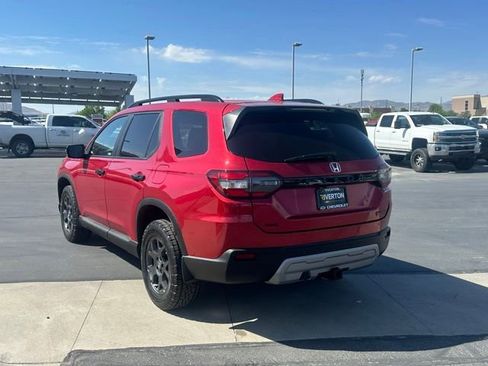 Used 2025 Honda Pilot TrailSport image 22