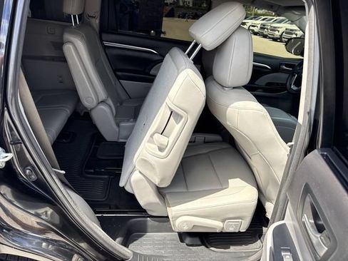 Used 2016 Toyota Highlander Limited FWD image 31