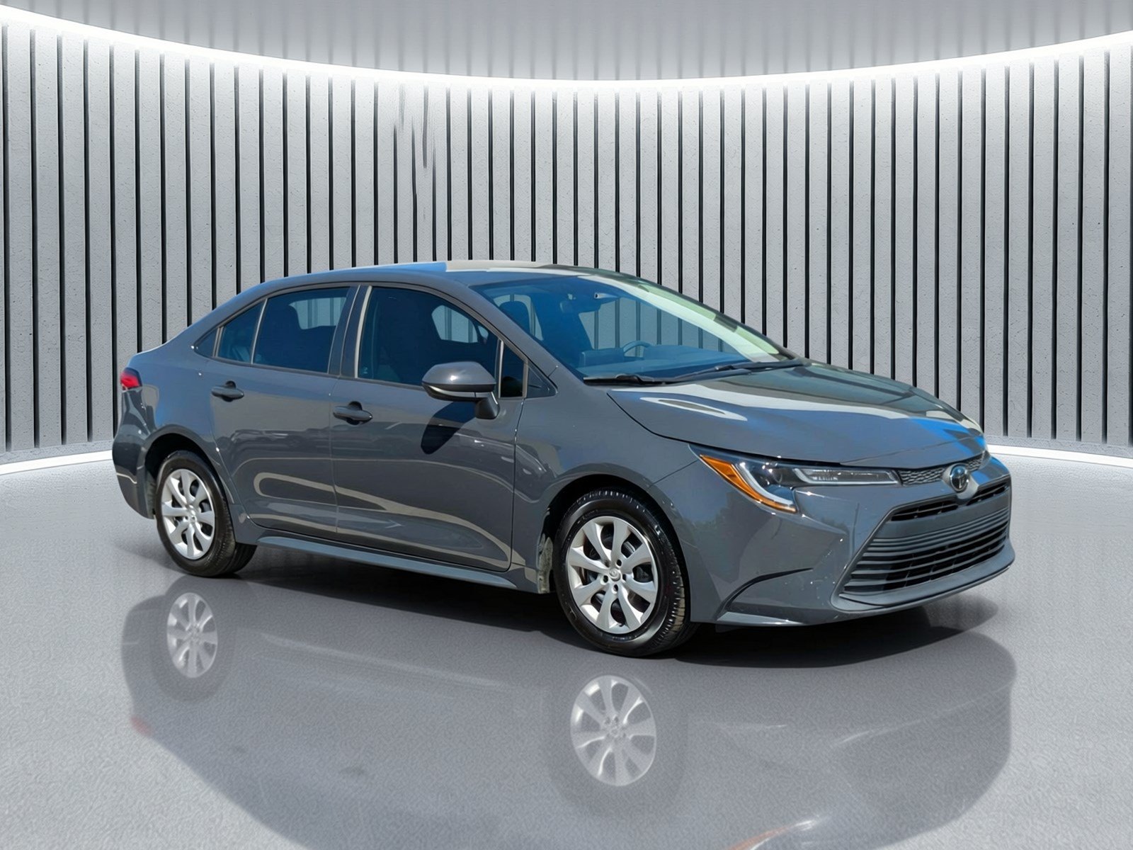 Used 2023 Toyota Corolla LE FWD image 2