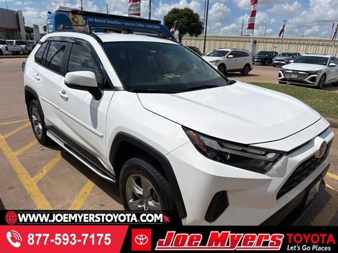 Used 2025 Toyota RAV4 XLE FWD image 1