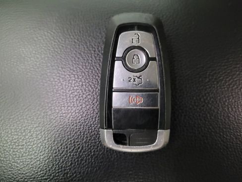 Used 2019 Ford Fusion SE image 32