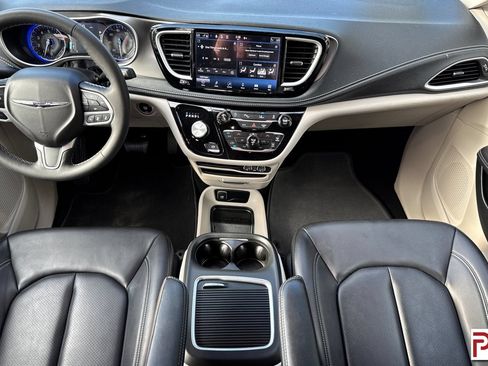 Used 2023 Chrysler Pacifica Touring-L AWD/4WD image 14
