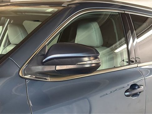 Used 2017 Toyota Highlander XLE image 5