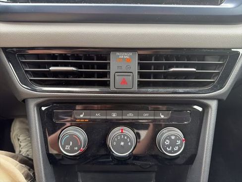 Used 2023 Volkswagen Taos SE w/ Black Wheel Package image 27