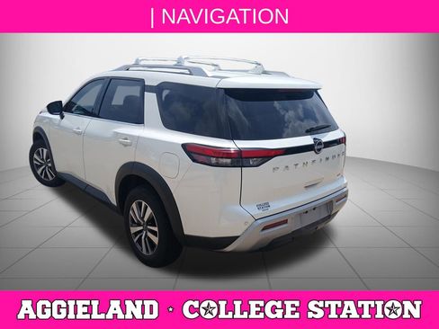 Certified 2023 Nissan Pathfinder SL FWD image 4