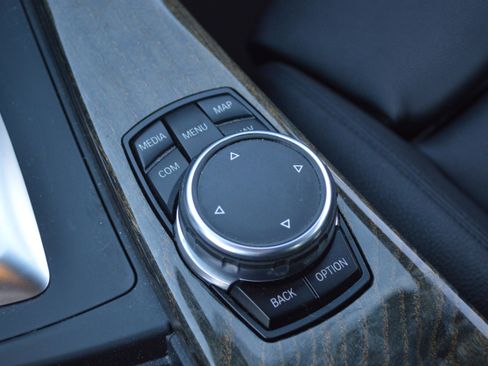 Used 2017 BMW 330i Sedan image 25