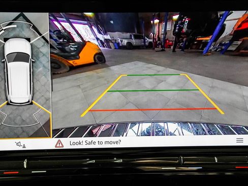 Used 2025 Volkswagen Atlas SEL Premium R-Line AWD/4WD image 33