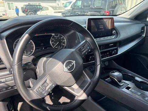 Used 2025 Nissan Rogue SV FWD image 11
