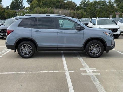 Used 2024 Honda Passport TrailSport image 2