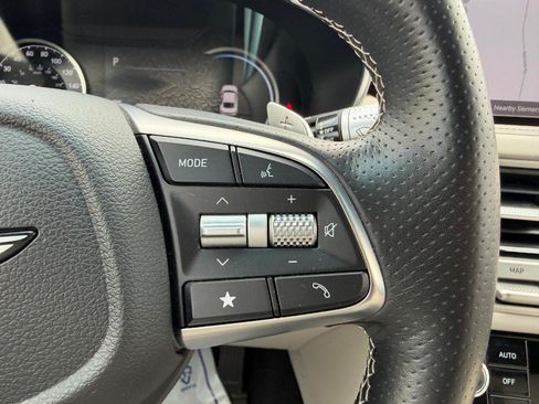 Used 2025 Genesis G70 2.5T AWD/4WD image 12