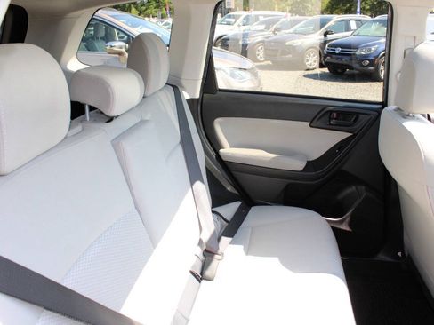 Used 2014 Subaru Forester 2.5i Premium AWD/4WD image 19