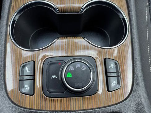 Used 2021 GMC Acadia SLE w/ Driver Convenience Package image 15