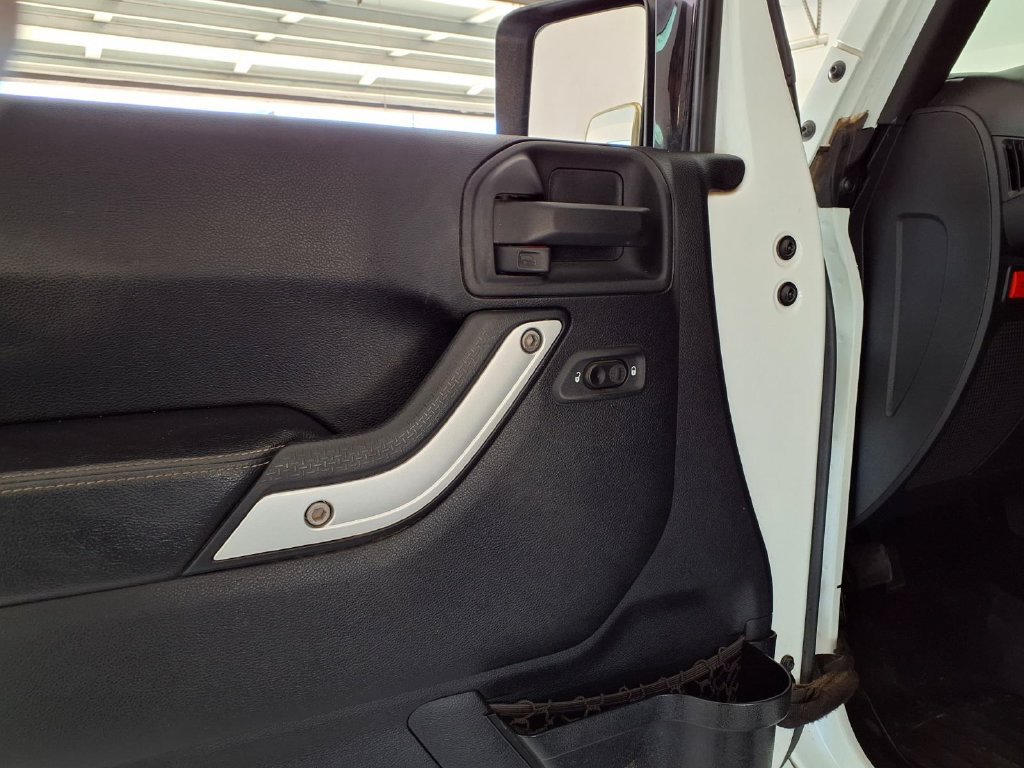 Used 2016 Jeep Wrangler Unlimited Rubicon AWD/4WD image 4