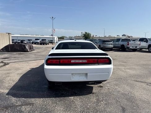Used 2014 Dodge Challenger SXT RWD image 6