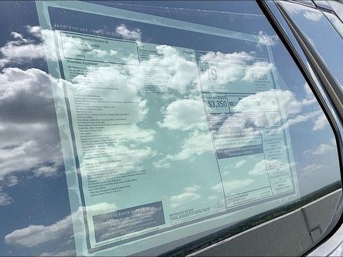 New 2025 Land Rover Discovery Dynamic SE image 16