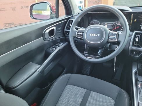 Used 2023 Kia Sorento LX image 20