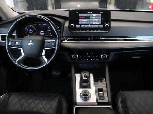 Used 2023 Mitsubishi Outlander SEL FWD image 16