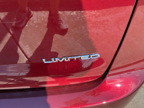 Used 2020 Chrysler Pacifica Limited FWD image 7