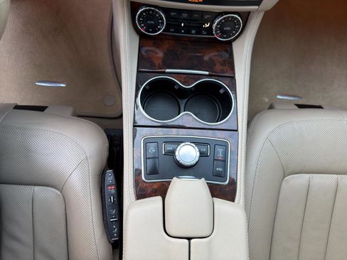 Used 2013 Mercedes-Benz CLS 550 4MATIC w/ Premium I Pkg image 25