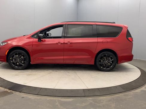 New 2026 Chrysler Pacifica Select w/ S Appearance Package image 2