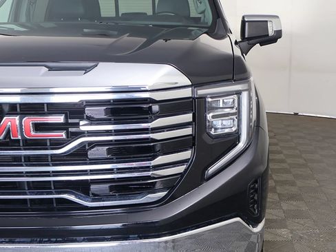 Used 2023 GMC Sierra 1500 SLT w/ SLT Premium Package AWD/4WD image 17