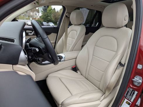 Used 2018 Mercedes-Benz GLC 300 4MATIC image 27