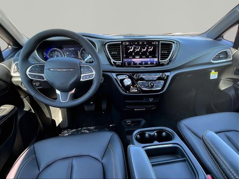 New 2027 Chrysler Pacifica Select AWD/4WD image 10