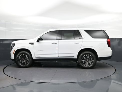 Used 2025 GMC Yukon Elevation w/ LPO, Elevation Black Package AWD/4WD image 4