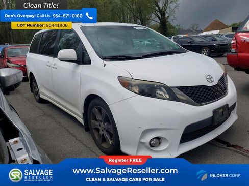 Used 2011 Toyota Sienna SE w/ Preferred Pkg image 5