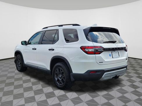 Certified 2025 Honda Pilot TrailSport image 3