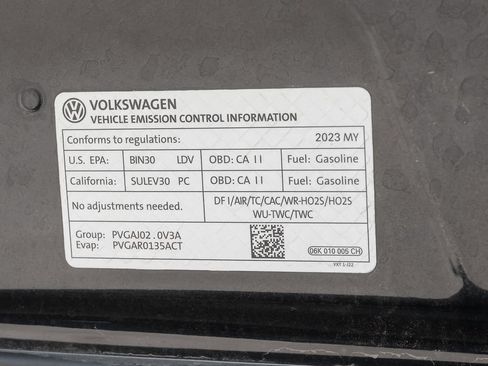Used 2023 Volkswagen Tiguan SE R-Line FWD image 17