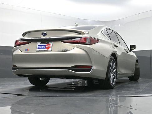 Used 2021 Lexus ES 300h w/ Premium Package image 31