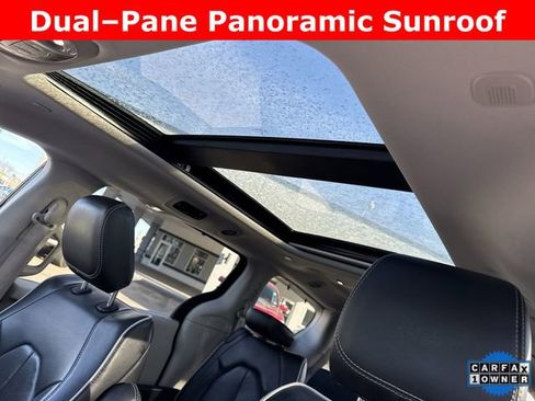 Used 2024 Chrysler Pacifica Limited image 19