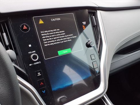 Used 2025 Subaru Outback Premium image 6