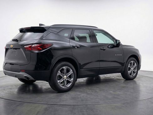 Used 2025 Chevrolet Blazer LT FWD image 9