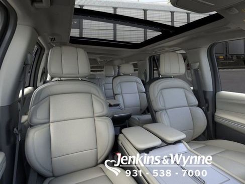 New 2025 Lincoln Navigator L Reserve image 2