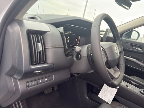 New 2026 Nissan Pathfinder SL image 14