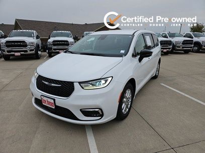 Used 2024 Chrysler Pacifica Touring-L