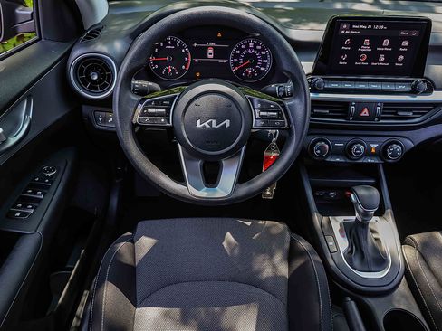 Certified 2024 Kia Forte LXS w/ LXS Technology Package FWD image 17